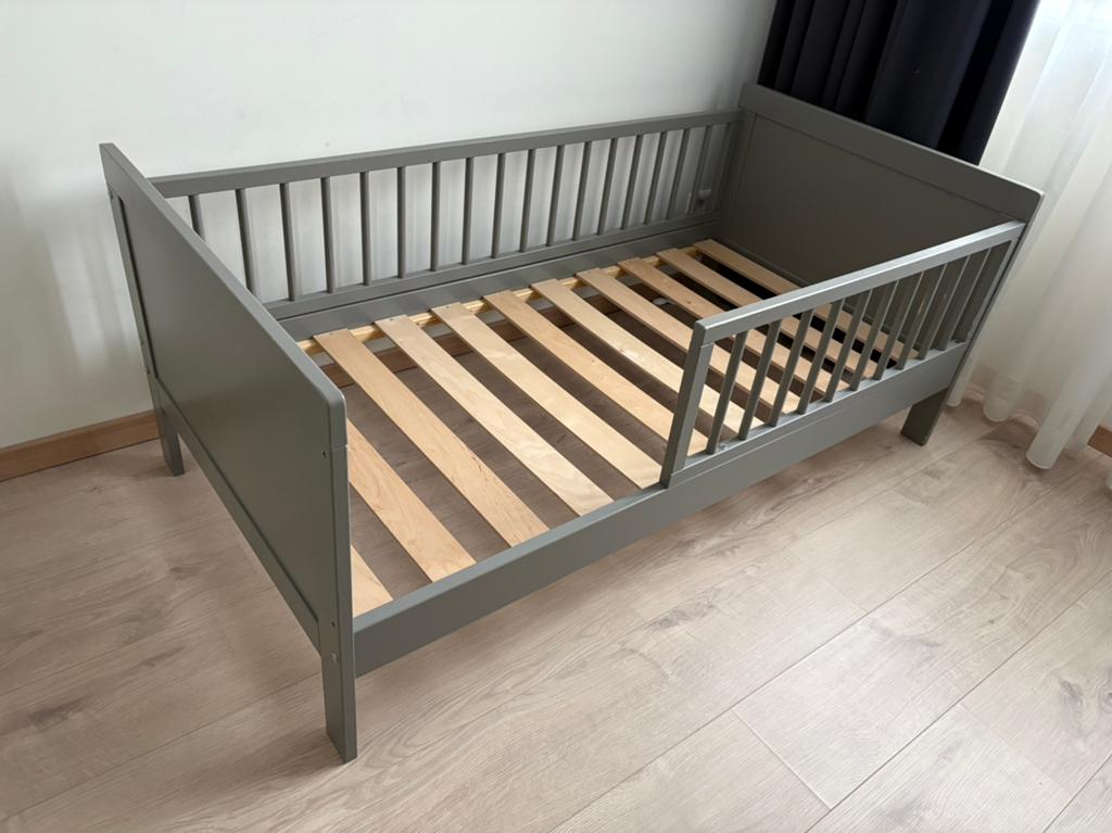 Petit Amelie peuterbed grijs 140x70, Kinderen en Baby's, Kinderkamer | Bedden, Ophalen, Gebruikt, 70 tot 85 cm, 140 tot 160 cm