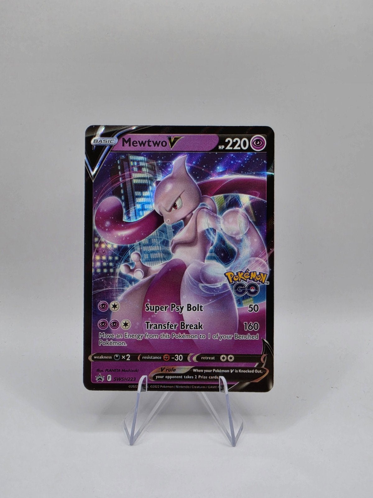 Mewtwo V Pokémon Go Promo SWSH223 - Pokémon Kaart, Ophalen of Verzenden, Zo goed als nieuw, Losse kaart