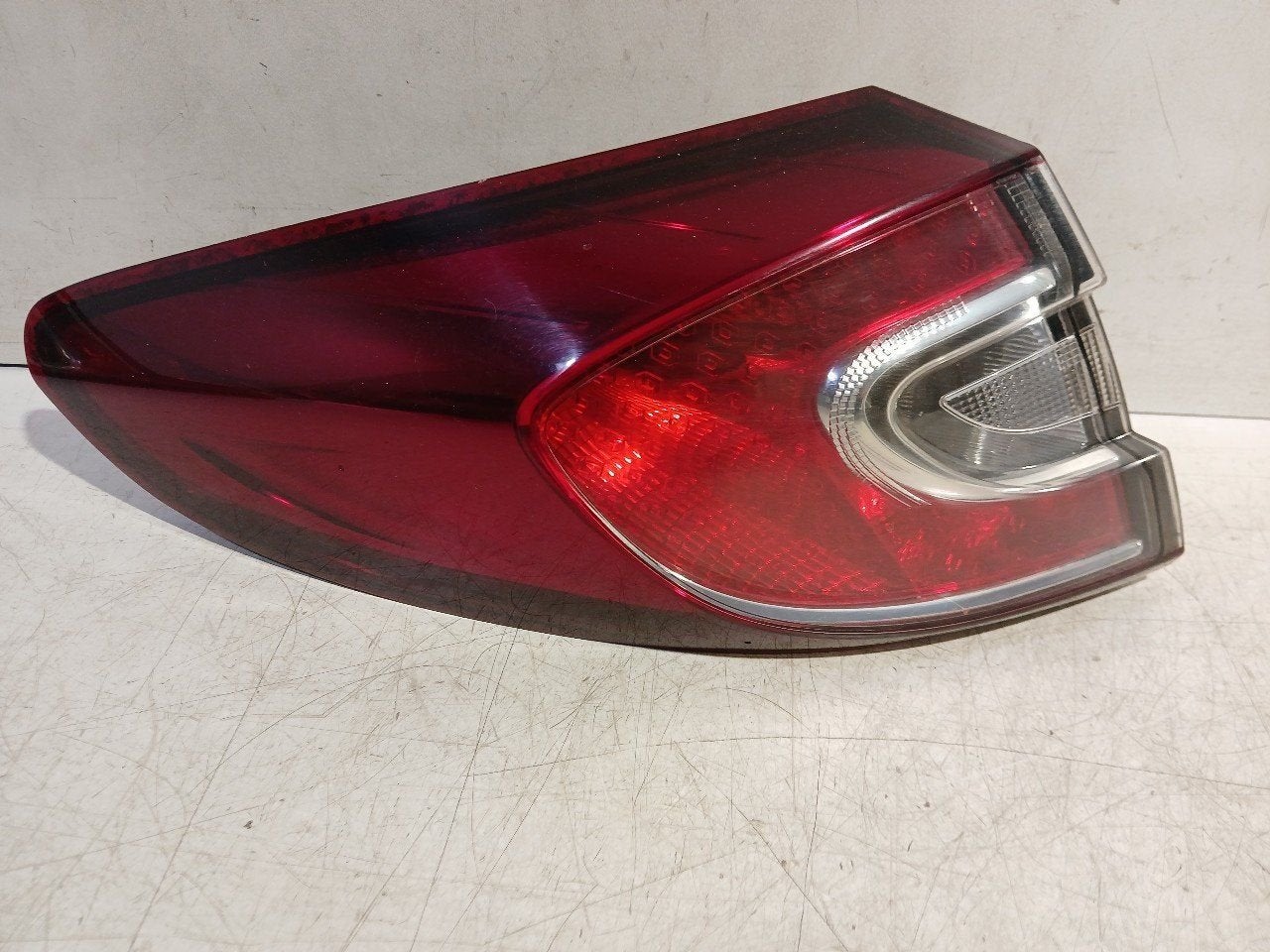 Achterlicht links buiten Renault Mégane, Onderdelen@venauto.nl, Van der Ven Autorecycling B.V., Gebruikt, Ettenseweg 76, 4706 PB Roosendaal, The Netherlands