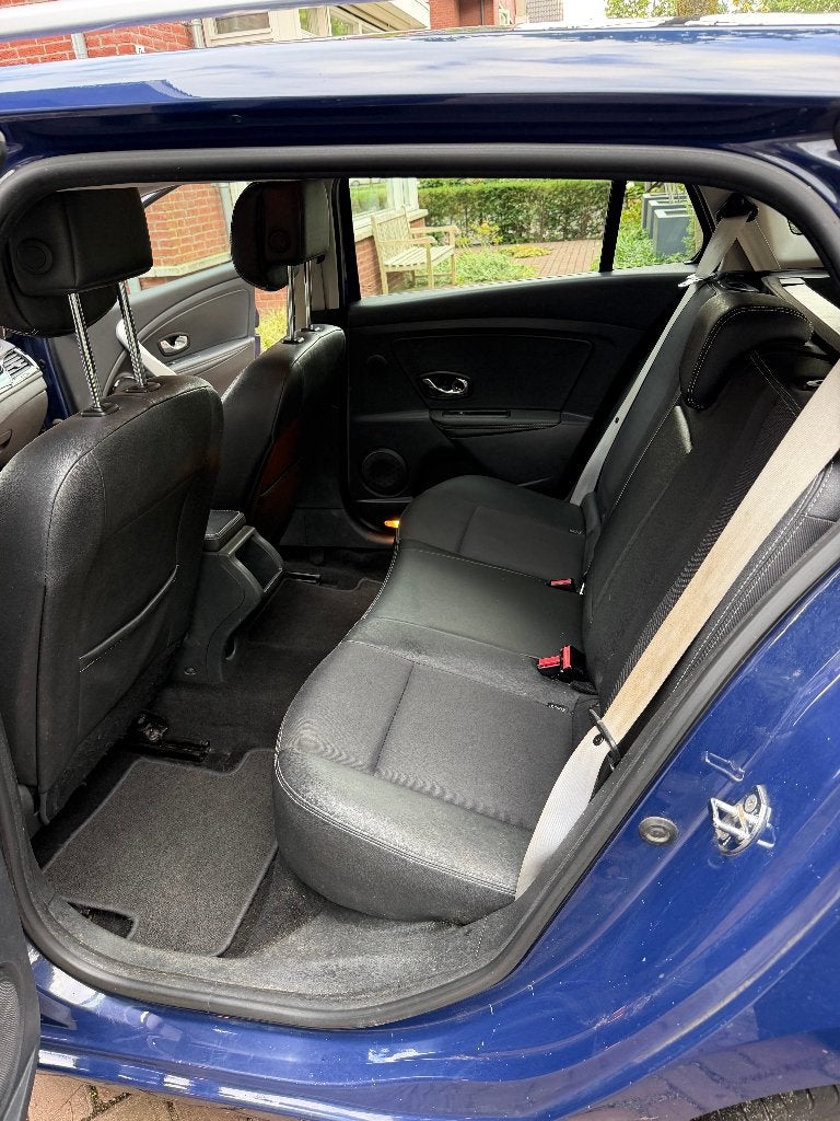 Foto 13 van Renault Mégane 1.5 DCI 81KW Estate 2012 met winterbanden