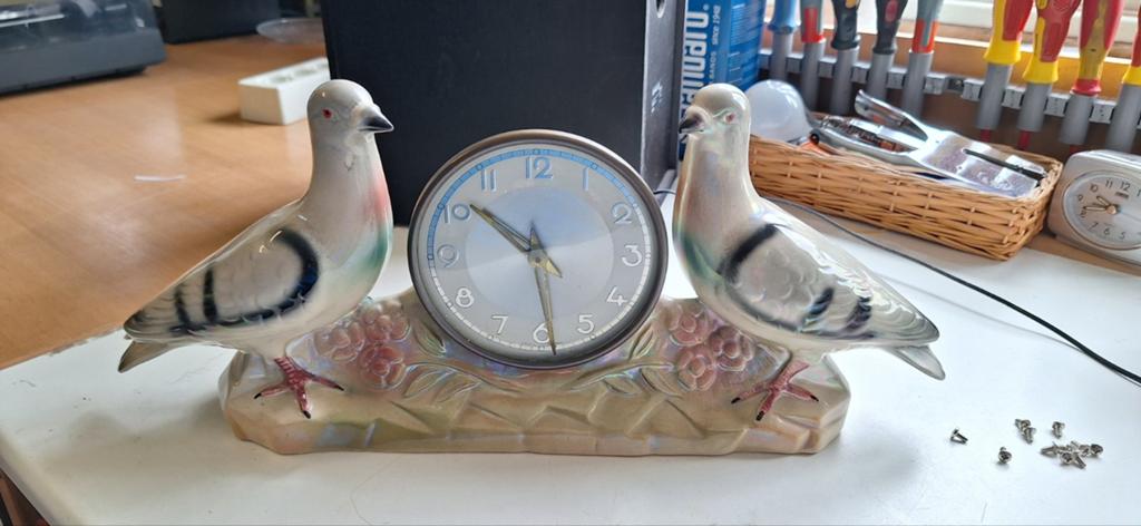 Vintage uurwerk met 2 duiven - Jema Holland, Antiek en Kunst, Antiek | Klokken, Ophalen of Verzenden
