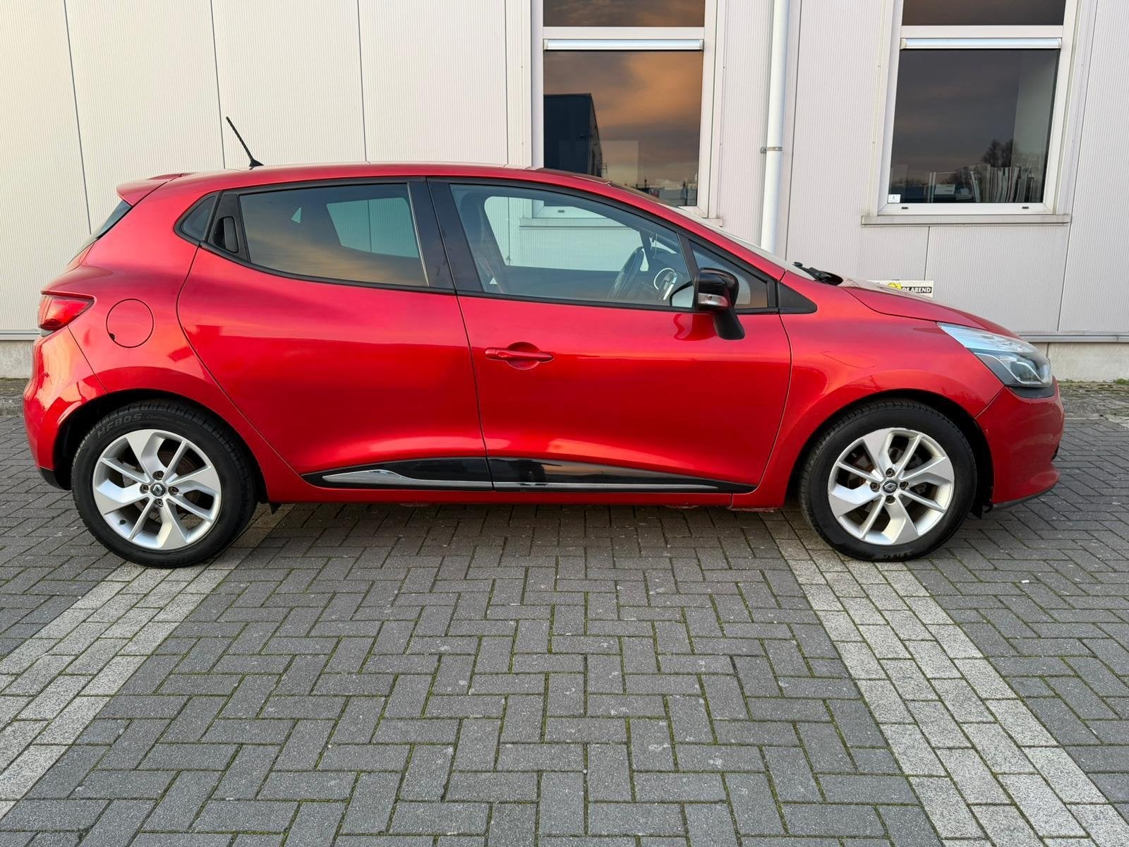 Renault Clio 0.9 TCe Expression Nieuwe ketting Airco APK, Auto's, Voorwielaandrijving, 540 kg, Origineel Nederlands, Handgeschakeld