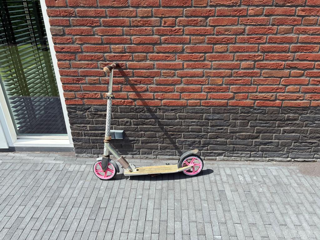 Bandits and Angels step met roze wielen, Ophalen, Gebruikt, Gewone step