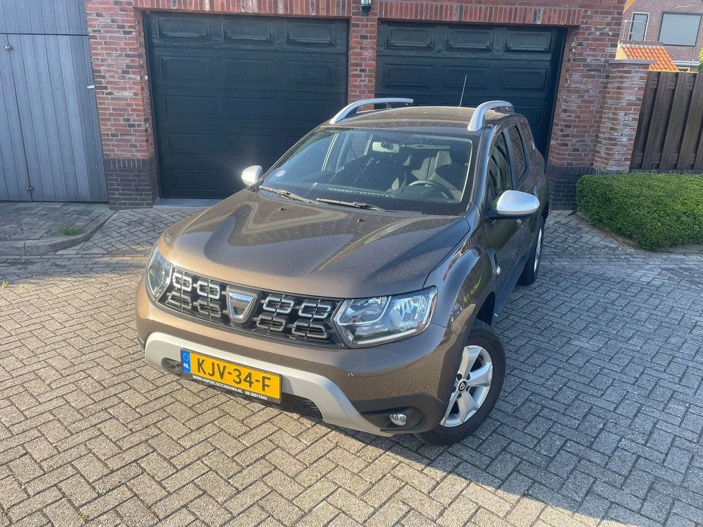 Dacia Duster 1.3 TCe Comfort 130PK HOGE INSTAP TREKHAAK NAVI, Auto's, Dacia, Gebruikt, Zwart, 4 cilinders, 1333 cc