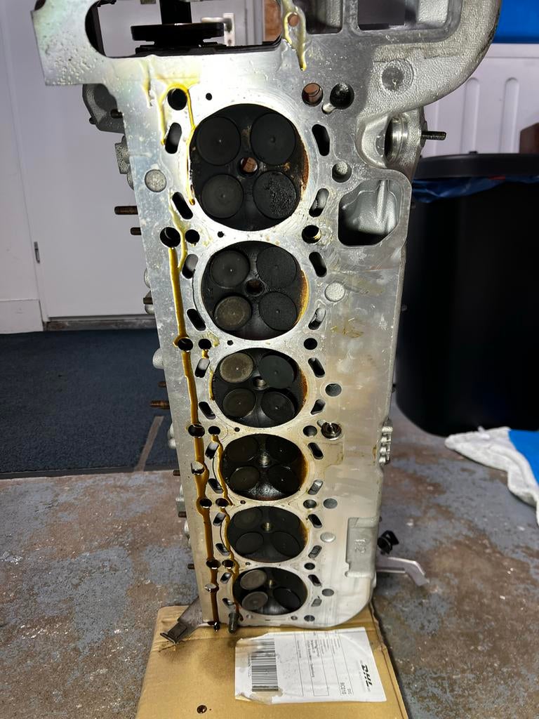 Afgevlakte en gereviseerde cilinderkop BMW M54B25, Ophalen, Gebruikt, BMW