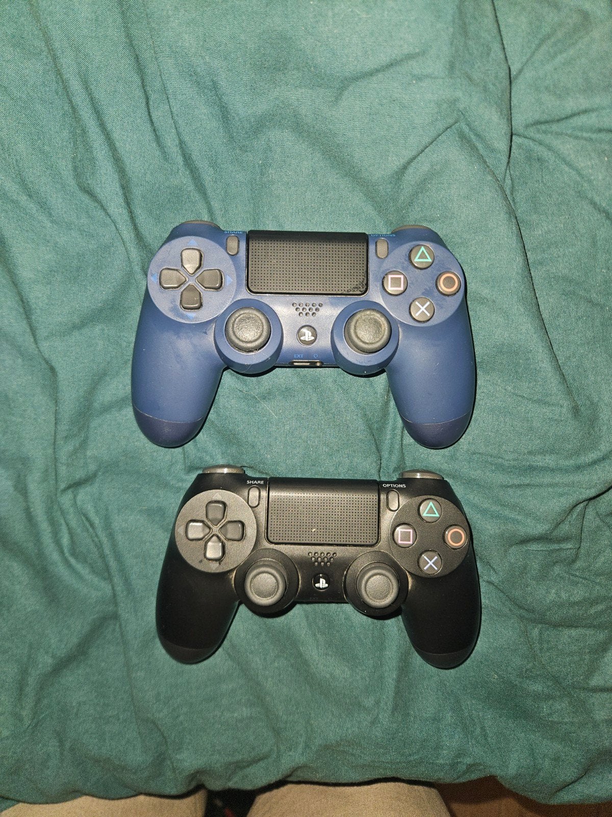 2x PS4 DualShock 4 controllers (blauw en zwart), Ophalen of Verzenden, Zo goed als nieuw, Controller, PlayStation 4