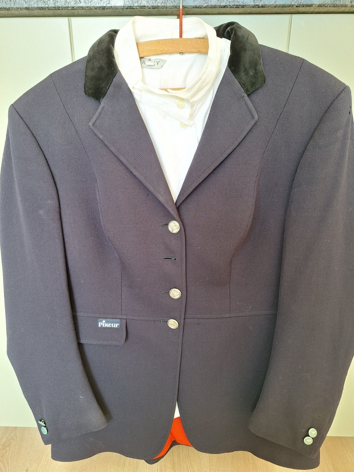 Pikeur rijjasje (donkerblauw) met Anky blouse (wit), Dieren en Toebehoren, Paardrijkleding, Ophalen of Verzenden