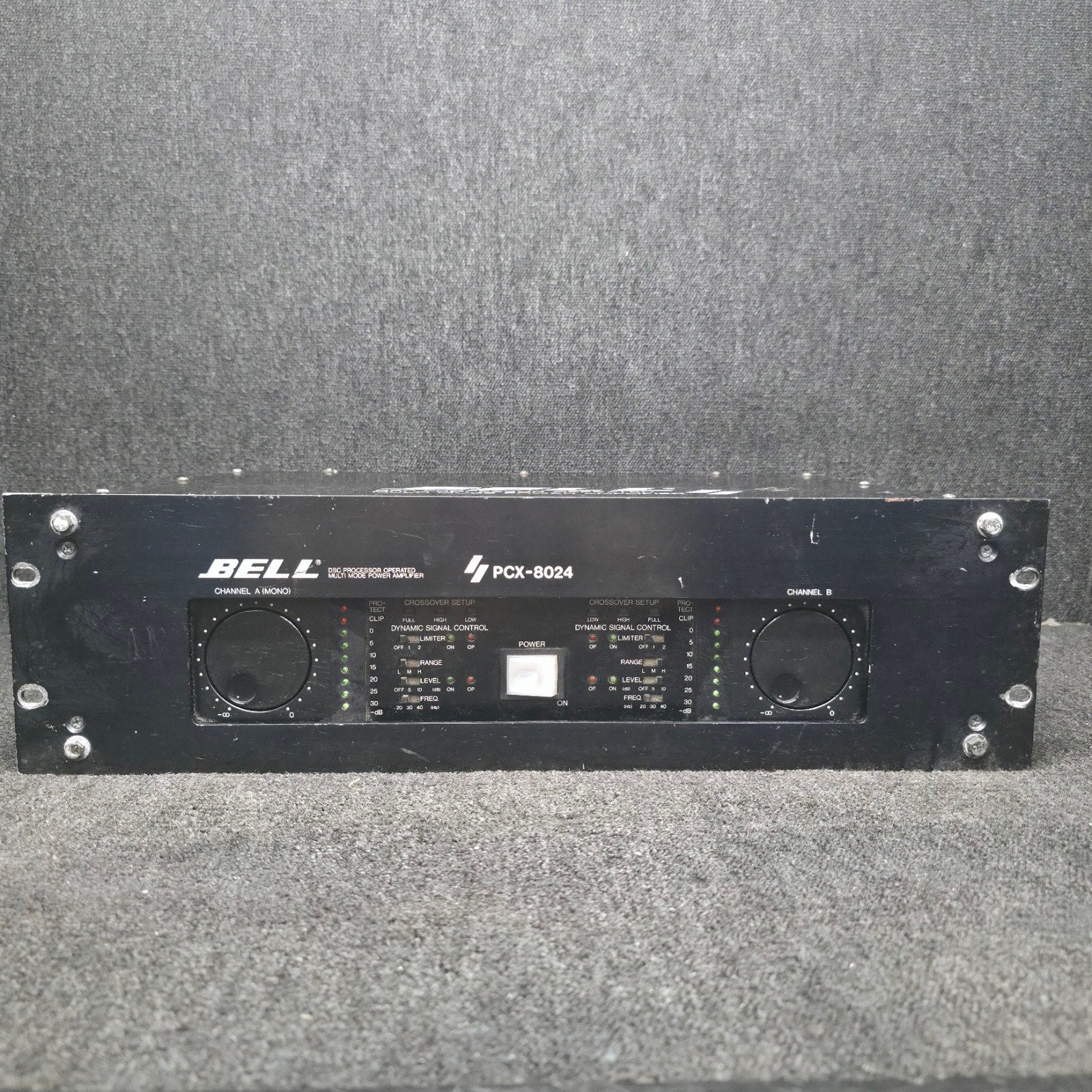 BELL  PCX-8024   versterker   2 x 450 watt met crossover