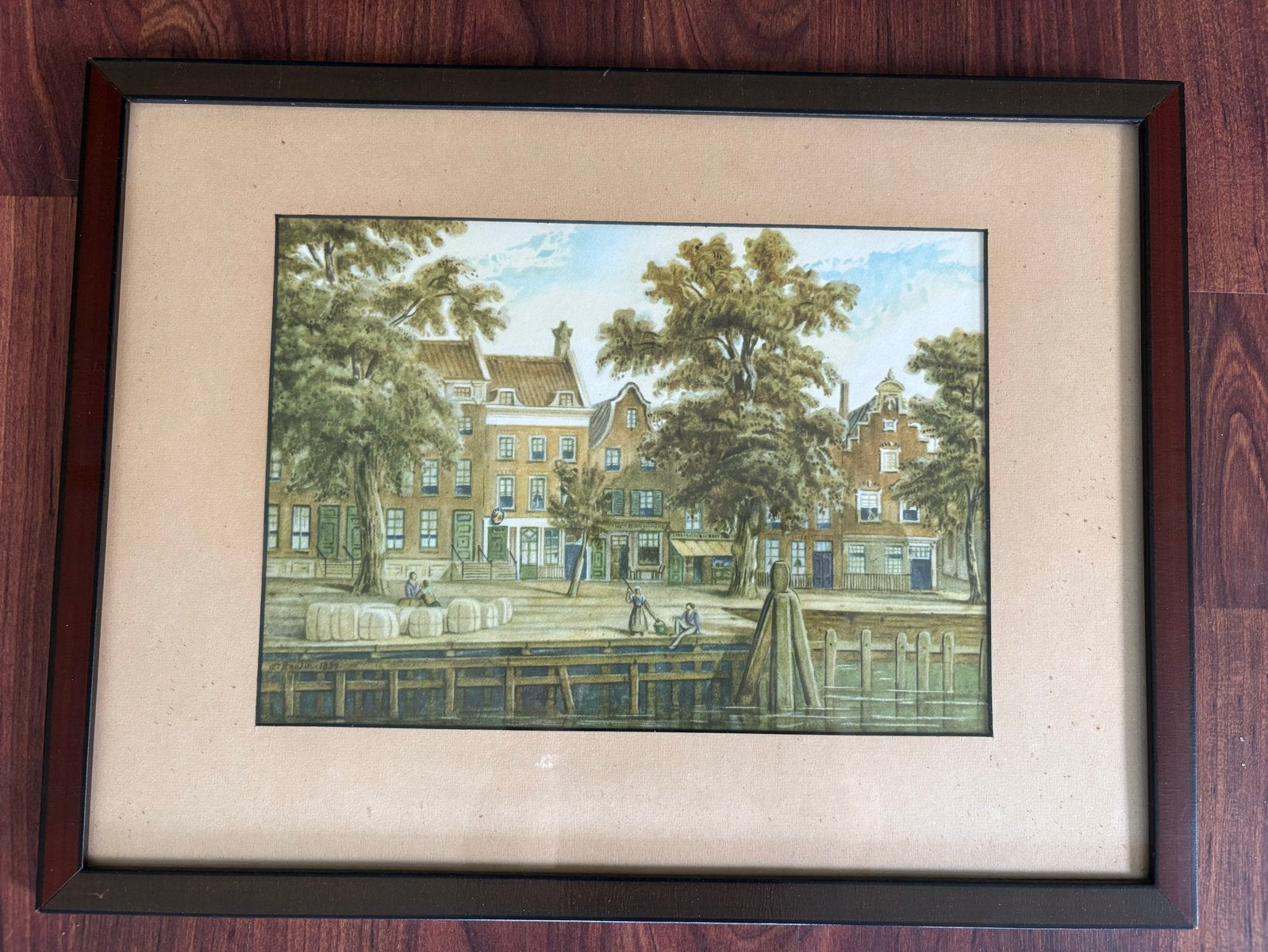 Prent van huizen op een kade, 40 x 31 cm, Antiek en Kunst, Kunst | Etsen en Gravures, Ophalen, Ingelijst, 1900 - 1949, Overige technieken