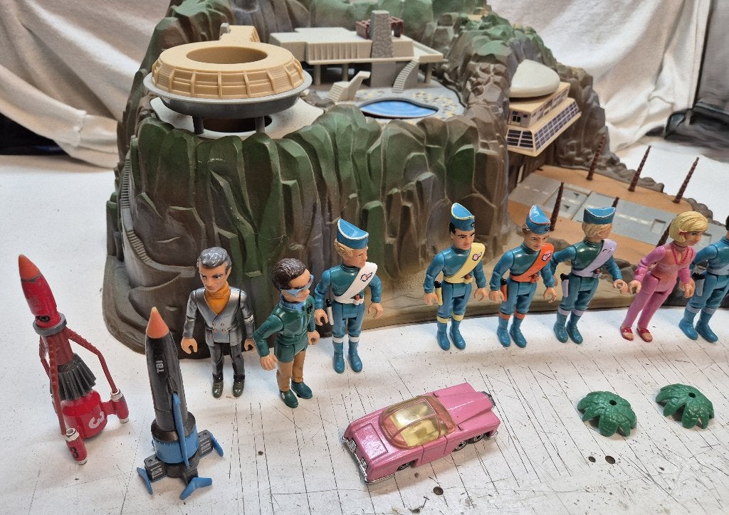 Matchbox Thunderbirds eiland, 10 poppetjes en accessories, Verzamelen, Ophalen, Gebruikt