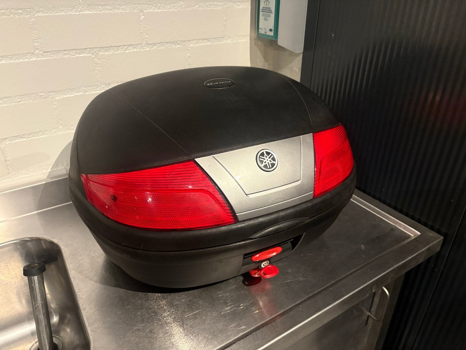 Yamaha original Topkoffer met steun koffer fazer scooter fz6, Ophalen, Zo goed als nieuw