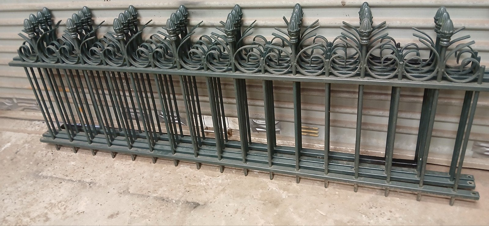 sierhekwerk 4stuks met 5 palen totaal ruim 8 meter, Tuin en Terras, Ophalen, Gebruikt, IJzer, Sierhekwerk