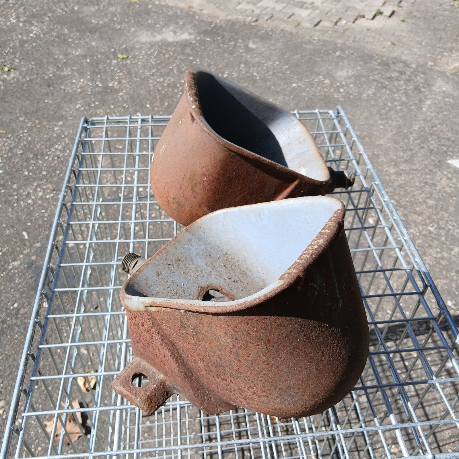 Set van 2 antieke gietijzeren drinkbakken, Ophalen