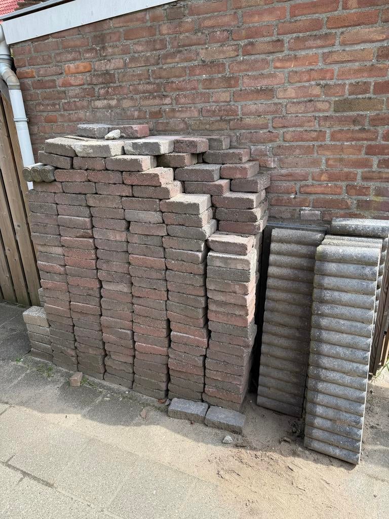 Gratis stenen en opsluit/stootbanden af te halen!, Overige materialen, Gebruikt, Overige typen, Ophalen of Verzenden