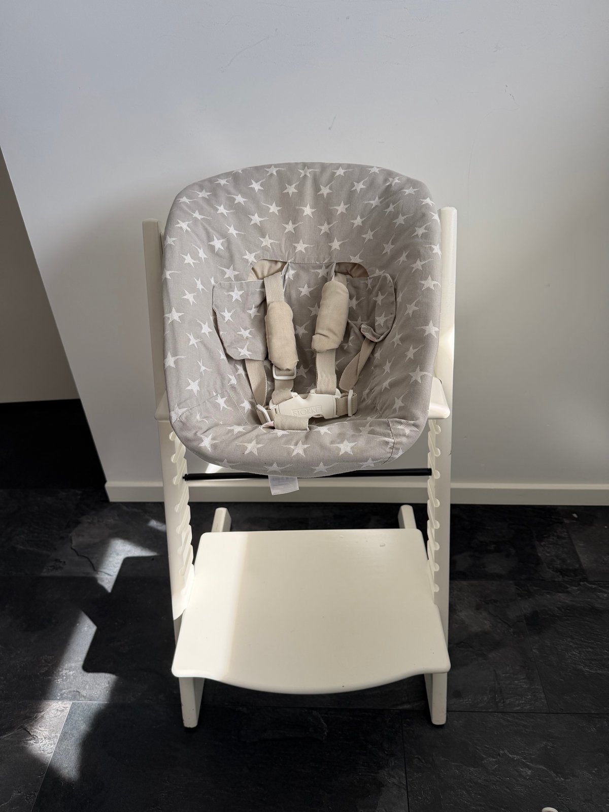 Stokke Tripp Trapp meegroeistoel met new born kuipje + zitje, Ophalen, Gebruikt, Meegroeistoel, Gordel(s)