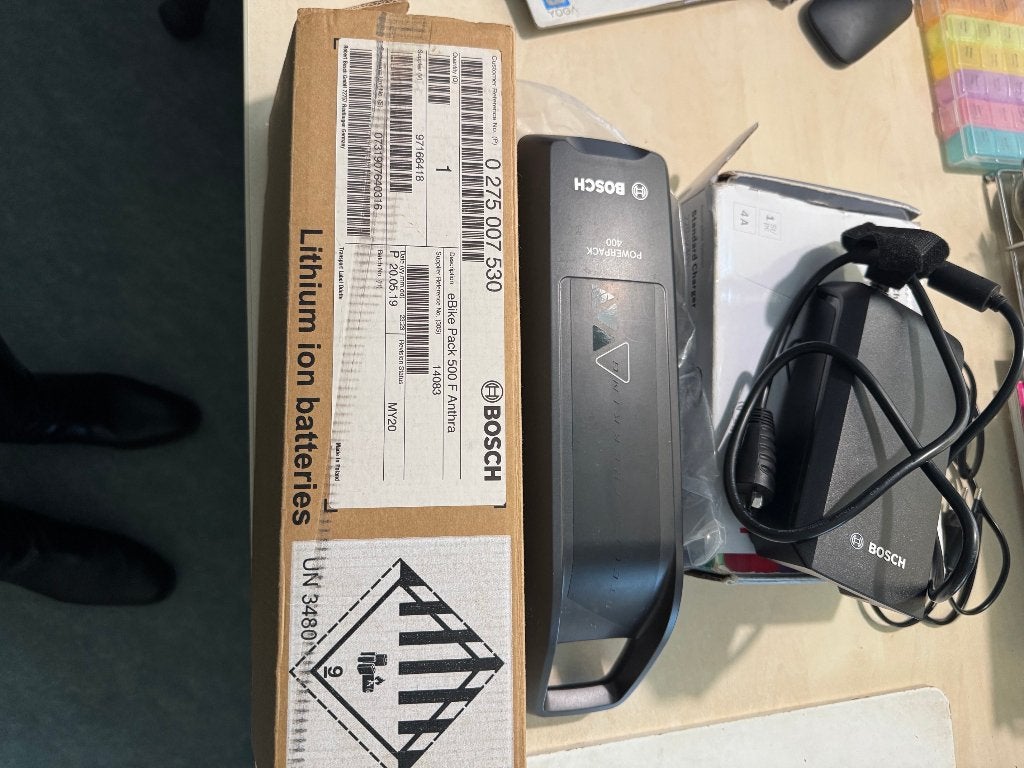 Fietsaccu Bosch Powerpack 400 met 4 A lader, Fietsen en Brommers, Fietsaccessoires | Fietsaccu's, Zo goed als nieuw, Ophalen