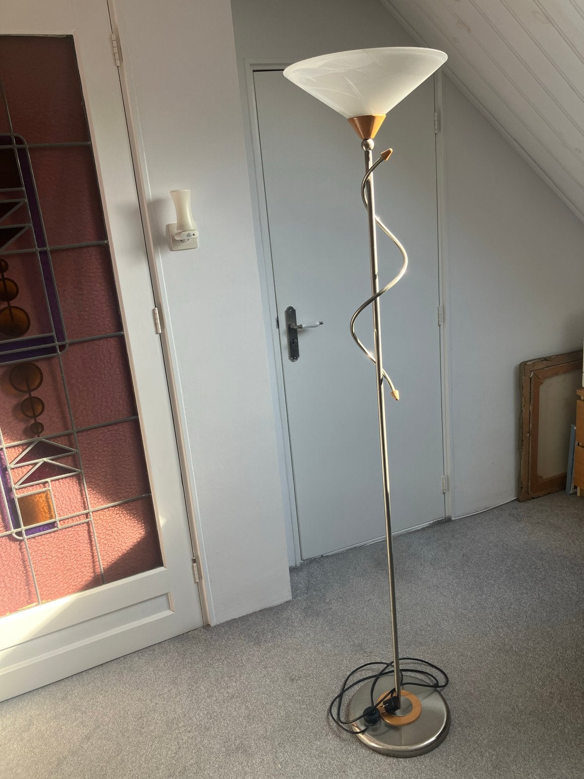 Moderne staande lamp met glazen kap, Huis en Inrichting, Ophalen, Gebruikt, E27 (groot), Glas