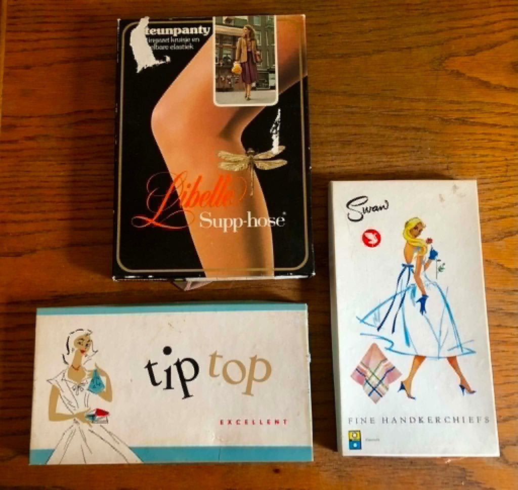 Vintage: drie doosjes met zakdoekjes en panty’s jaren 50/60, Ophalen of Verzenden
