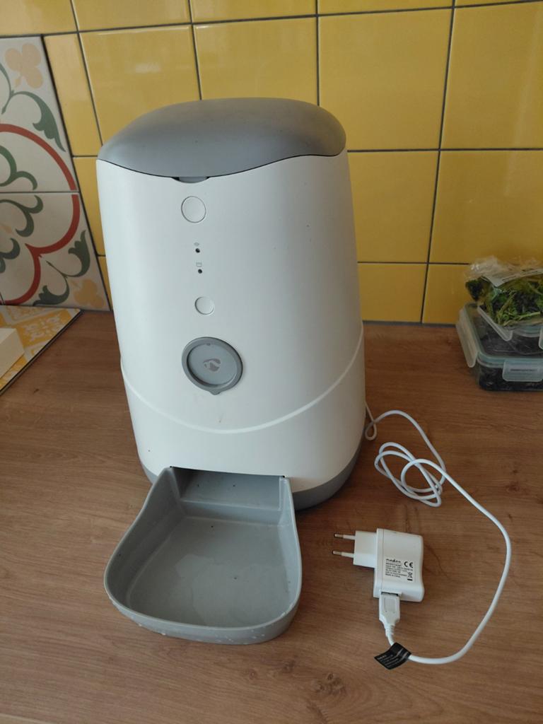 Nedis smart cat feeder, Dieren en Toebehoren, Kattenvoerbakken en Drinkbakken, Ophalen of Verzenden