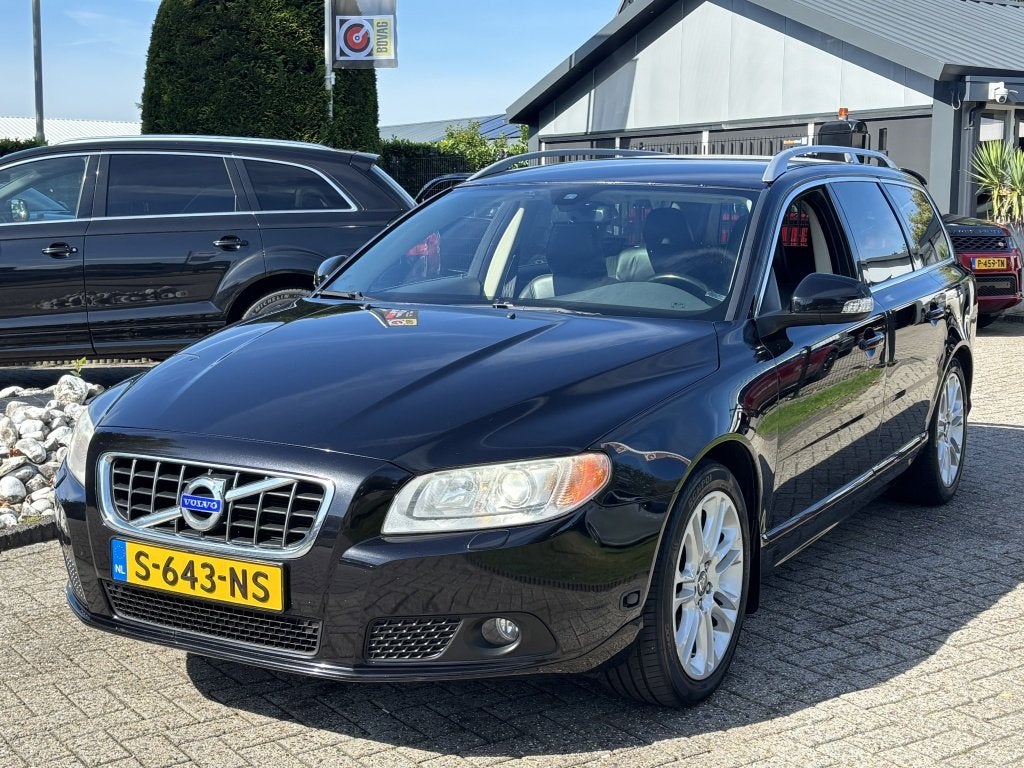 Volvo V70 2.5T Handgeschakeld 2008 Zwart Xenon Trekhaak, Auto's, Gebruikt, Stoelverwarming, Handgeschakeld, 1567 kg