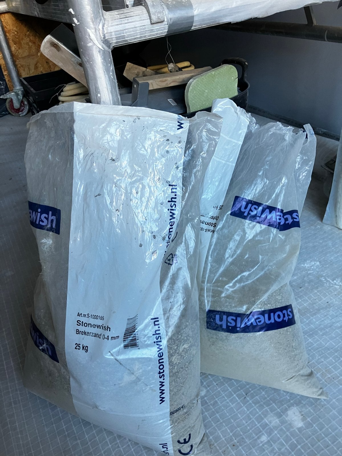2 halve zakken Stonewish Brekerzand 0-4 mm, Tuin en Terras, Ophalen, Gebruikt, Brekerzand
