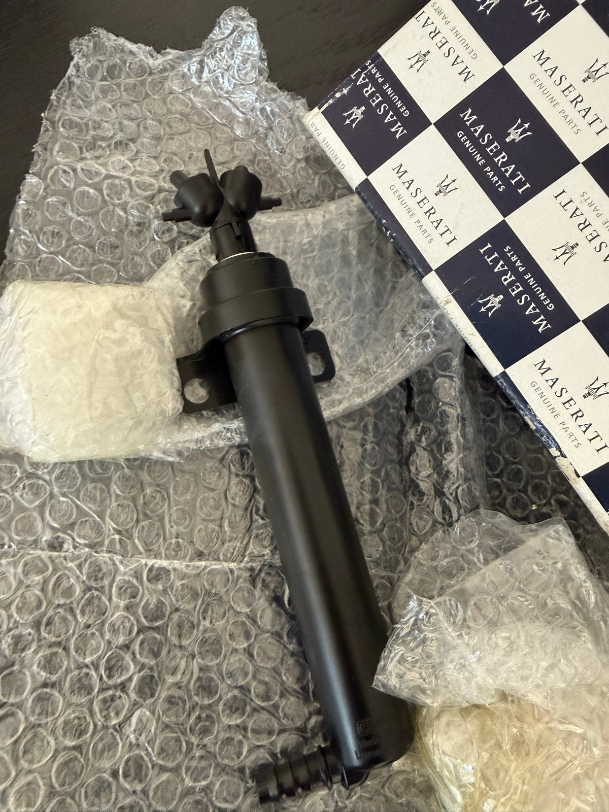 Maserati Ghibli Nieuw koplamp sproeier en afdekkap LINKS, Ophalen of Verzenden, Nieuw, Maserati