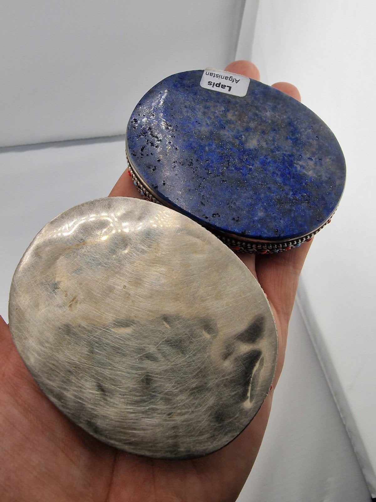 Handgemaakte Afghaanse Messing Pillendoos met Lapis Lazuli, Ophalen of Verzenden