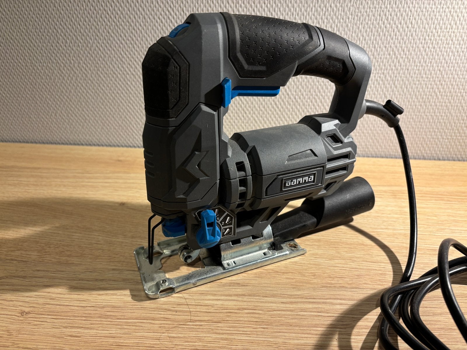 Gamma decoupeerzaag, Doe-het-zelf en Verbouw, Gereedschap | Freesmachines, Ophalen of Verzenden, Zo goed als nieuw, Elektrisch
