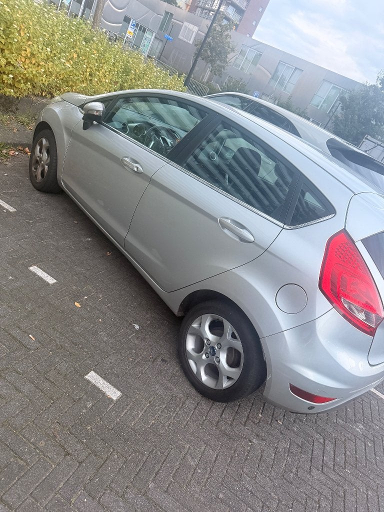 Ford Fiësta 1.25 60KW 5DR 2009 Grijs, Voorwielaandrijving, 1242 cc, Origineel Nederlands, Handgeschakeld