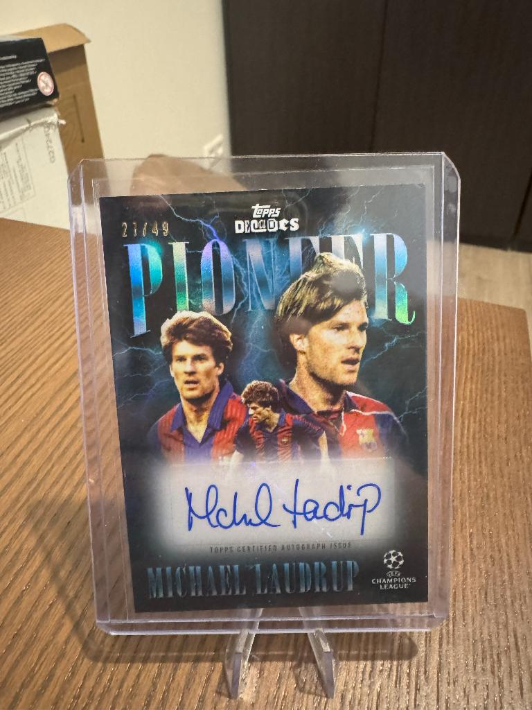 Michael Laudrup Topps Decades Auto /49, Ophalen of Verzenden, Zo goed als nieuw, Buitenlandse clubs, Spelerskaart