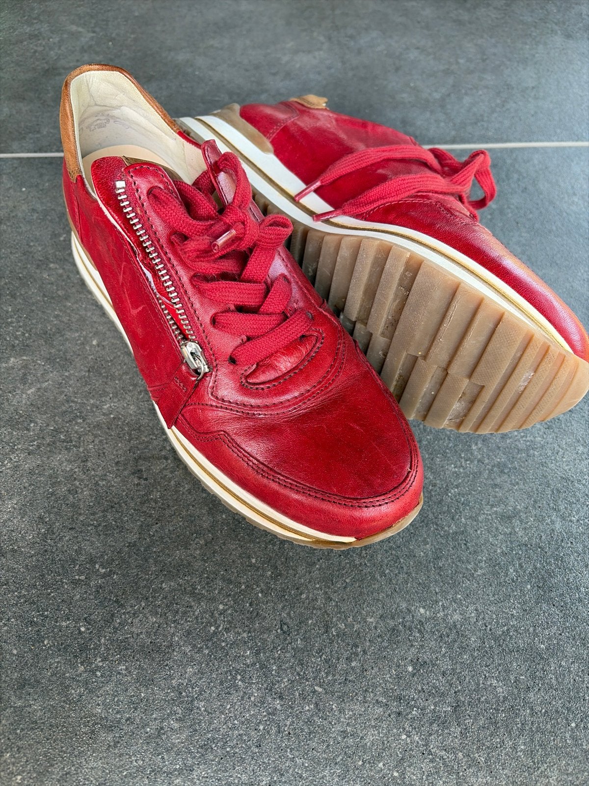 Rode leren gabor schoenen maat 41 , weinig gedragen, Kleding | Dames, Schoenen, Ophalen of Verzenden, Gedragen, Rood, Sneakers of Gympen