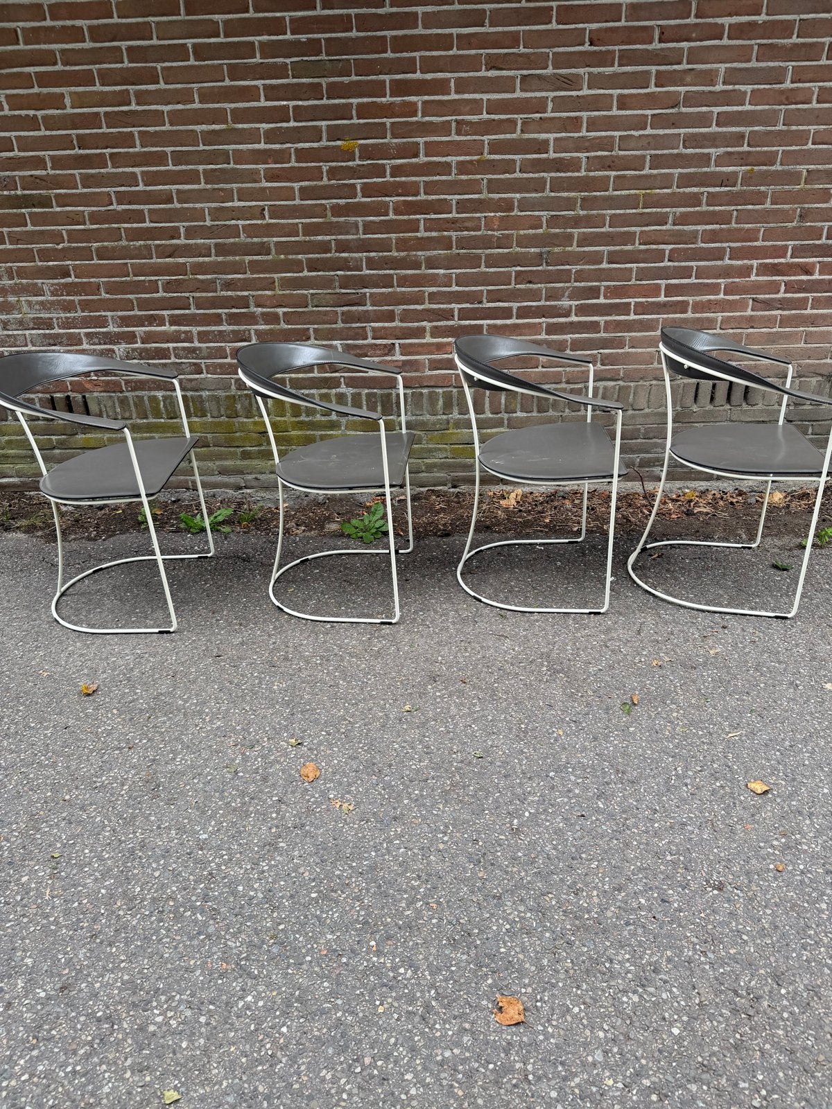 ARRBEN ITALIË Grijze Leren Eetstoelen, Set van 4, Huis en Inrichting, Stoelen, Ophalen, Gebruikt, Arben, Leer