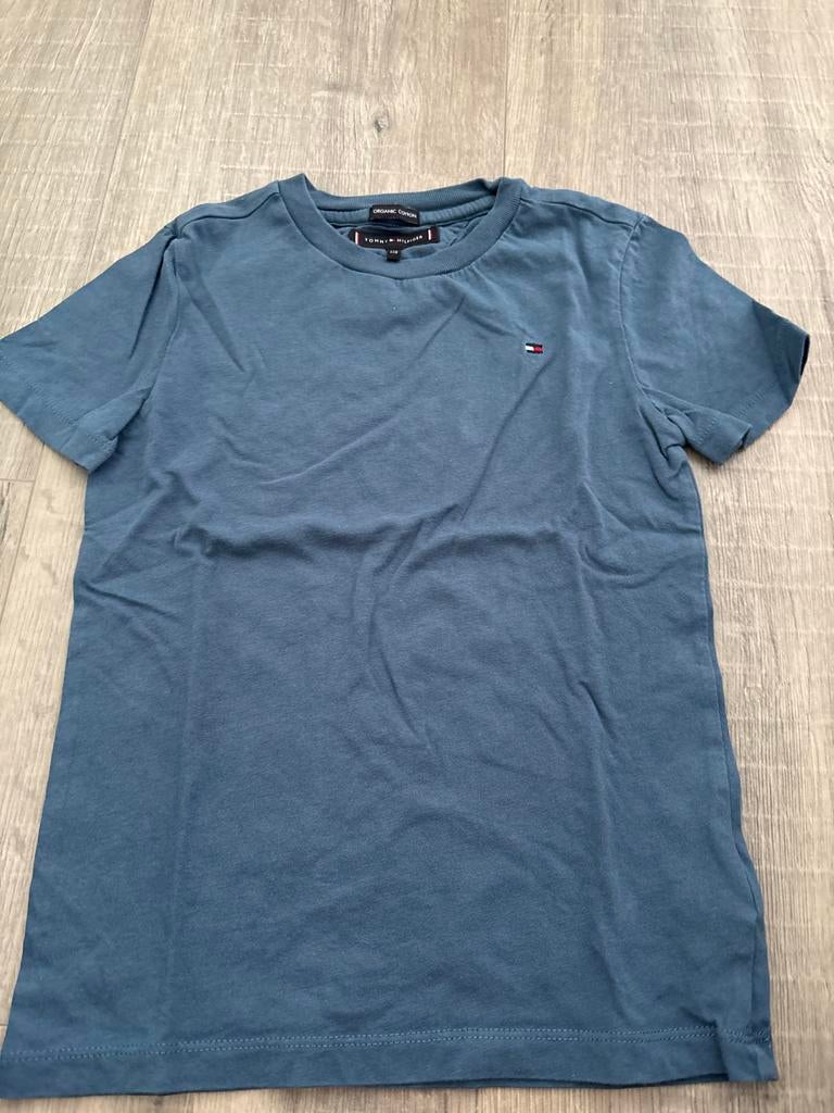 Tommy Hilfiger T-shirt maat 128, Ophalen of Verzenden, Zo goed als nieuw, Jongen of Meisje, Shirt of Longsleeve