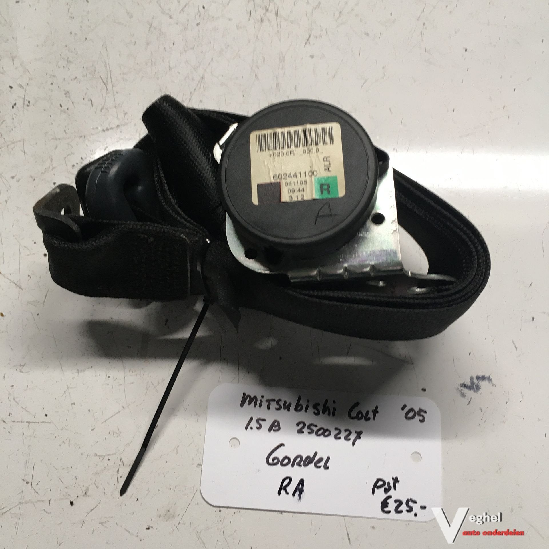 Mitsubishi Colt 1.5B   3drs  kleurcode: 01D 2005 2500227  Go