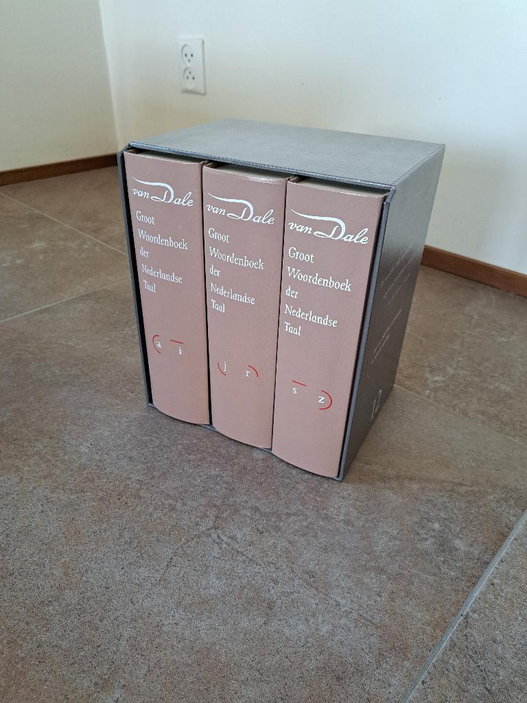 van Dale Groot Woordenboek der Nederlandse Taal, Boeken, Nederlands, Diverse auteurs, Ophalen of Verzenden, Zo goed als nieuw
