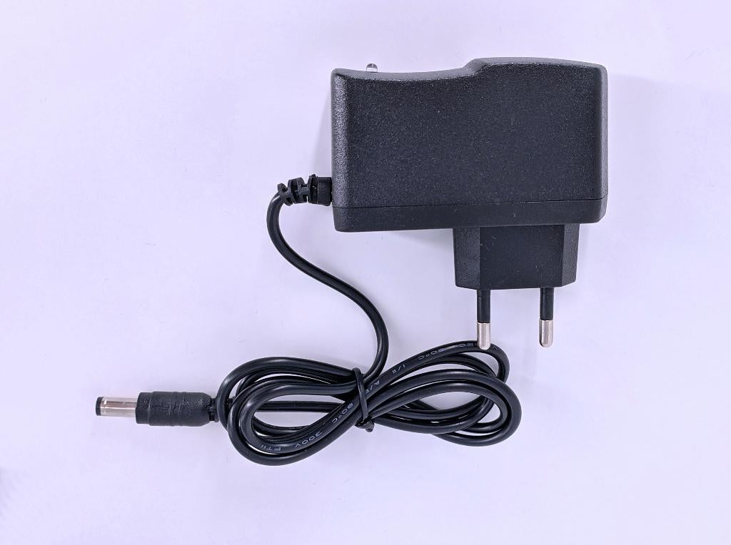 Universele AC - DC gestabiliseerde adapter / voeding 12V 1A, Ophalen of Verzenden, Nieuw
