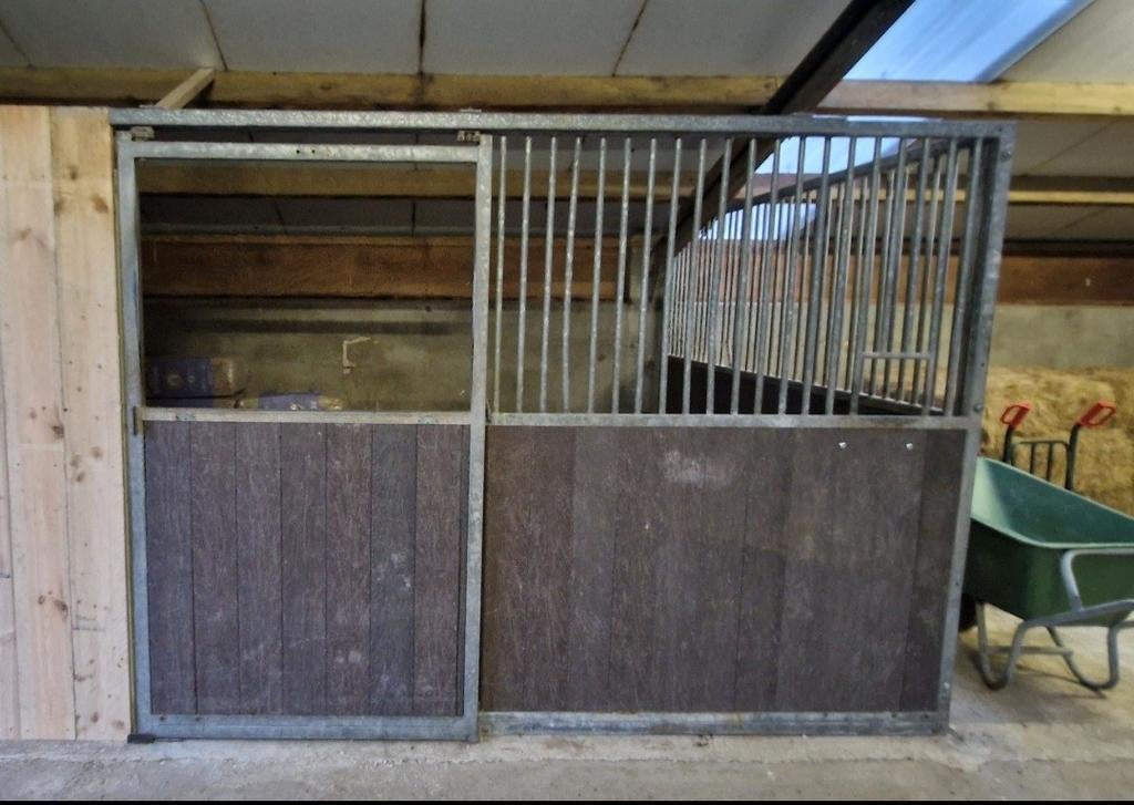 2 paardenboxen (2 zijwanden 2 voorwanden), Dieren en Toebehoren