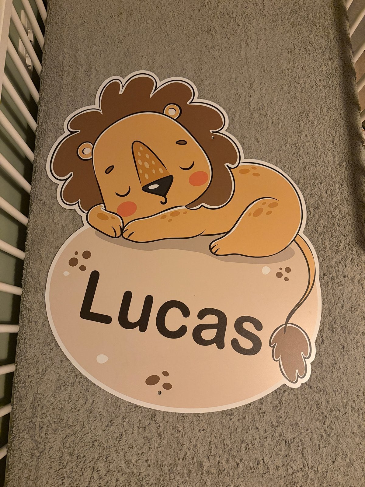 Geboortebord Lucas leeuwtje slaapt, 70 cm (dibond), Ophalen, Zo goed als nieuw, Geboortebord