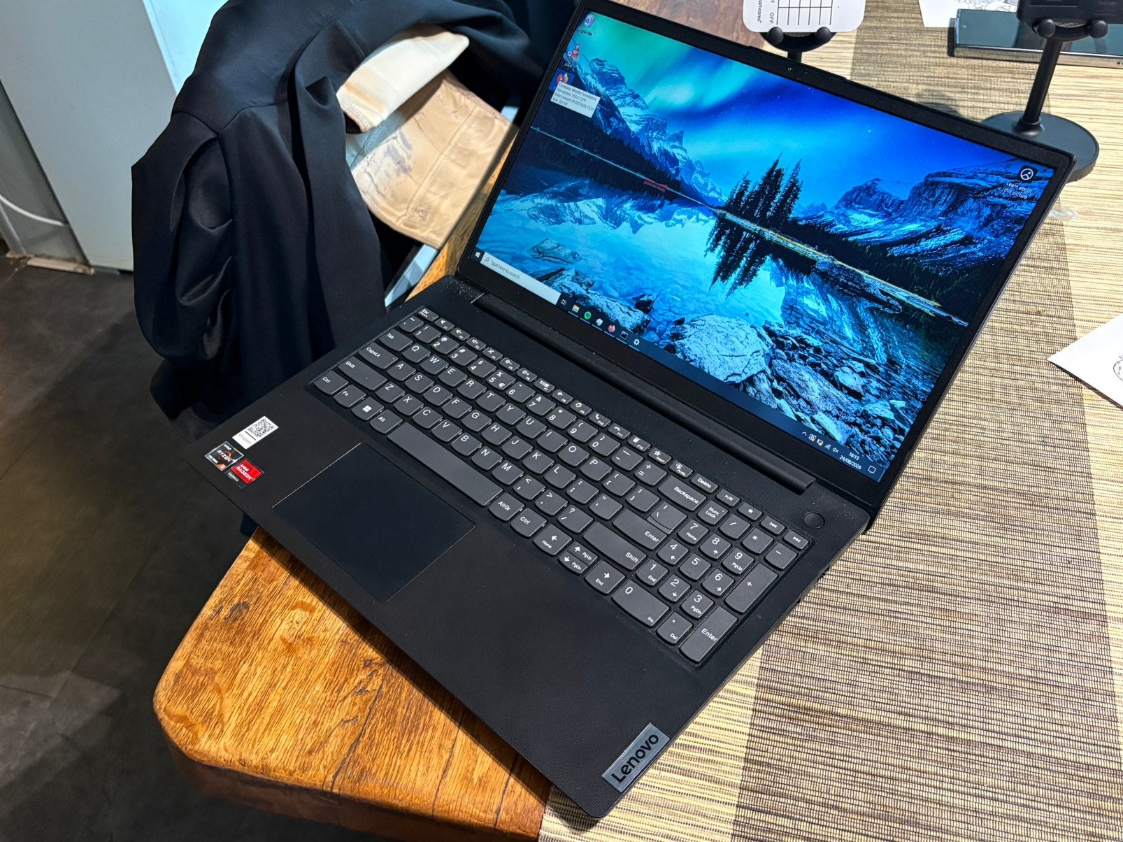 Lenovo V15 G4 AMN (lees beschrijving), Ophalen of Verzenden, Zo goed als nieuw, SSD, 3 tot 4 Ghz
