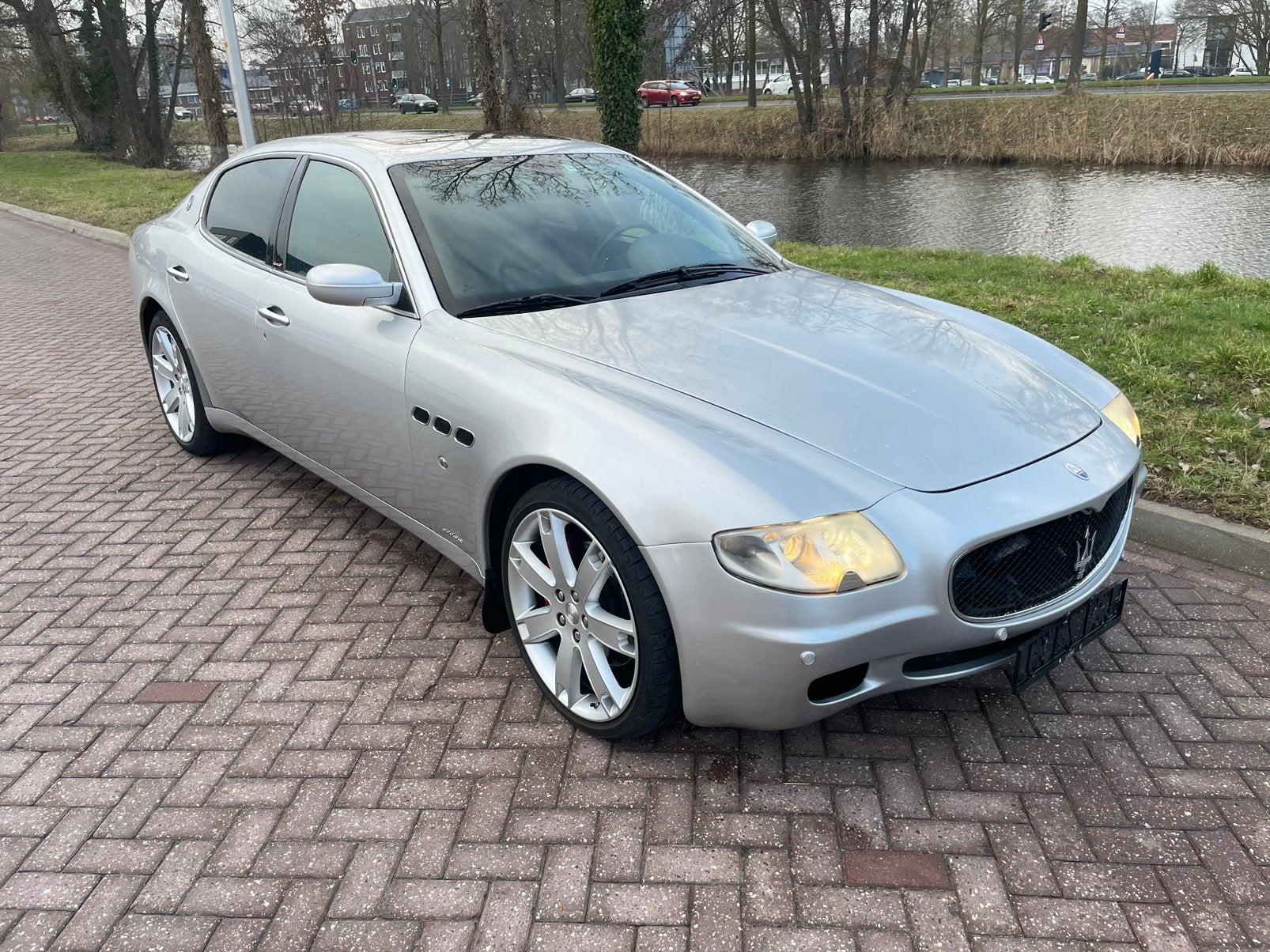 Maserati Quattroporte Sport GT 4.2 V8 ZF aut. 2008 Grijs, Auto's, Maserati, Automaat, Traction-control, Leder, 129 €/maand