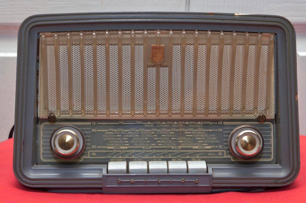 OUDE PHILIPS RADIO, Antiek en Kunst, Antiek | Tv's en Audio, Ophalen of Verzenden