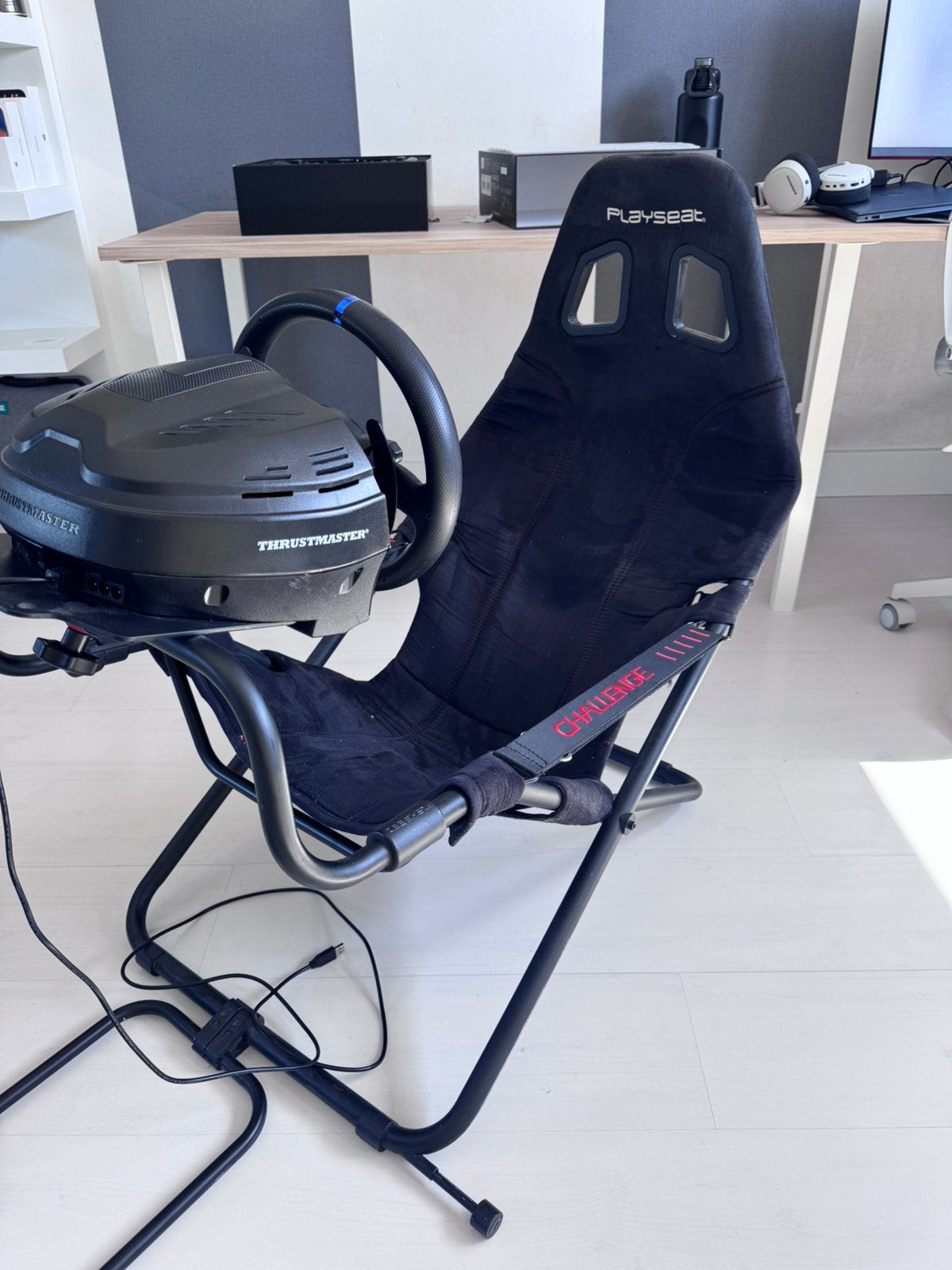 Playseat met thrustmaster t300 rs en ferarri SF1000 ADD-ON, Ophalen, Zo goed als nieuw