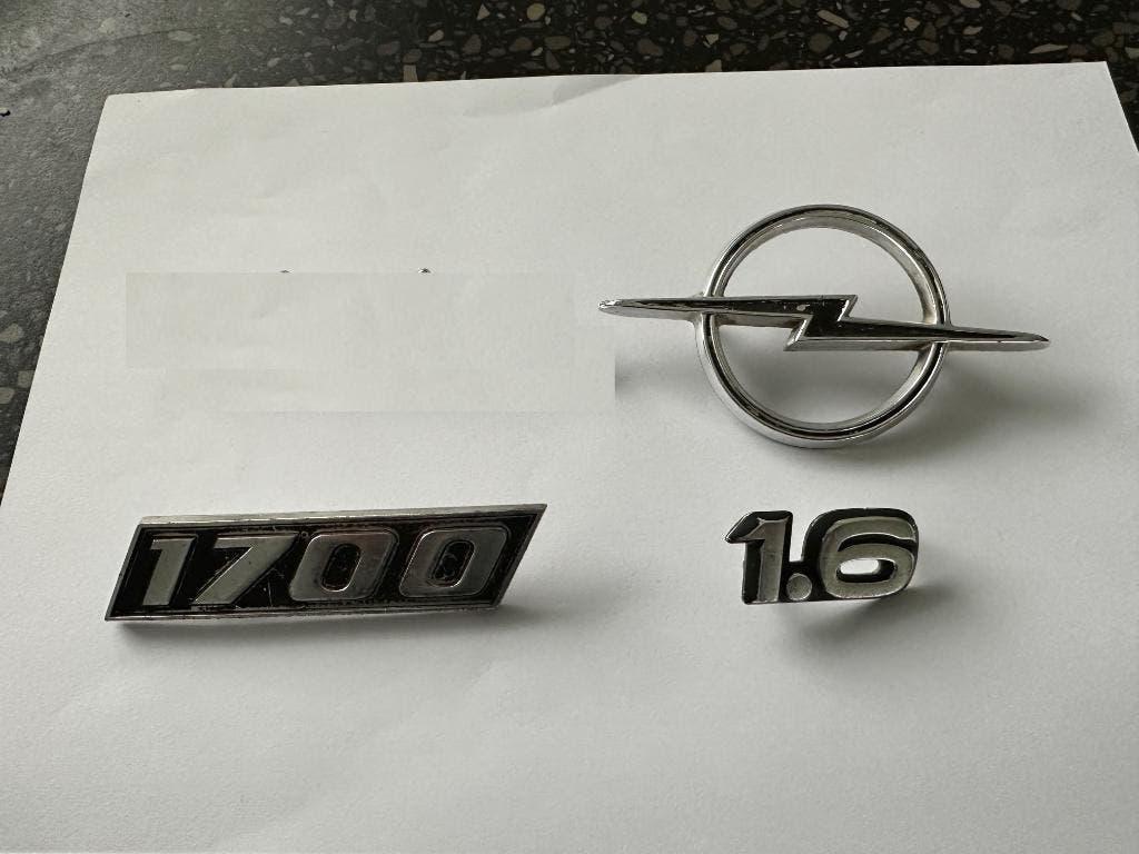 3 OPEL emblemen. Embleem 1700 / 1.6 ., Verzamelen, Merken en Reclamevoorwerpen, Gebruikt, Gebruiksvoorwerp, Ophalen of Verzenden
