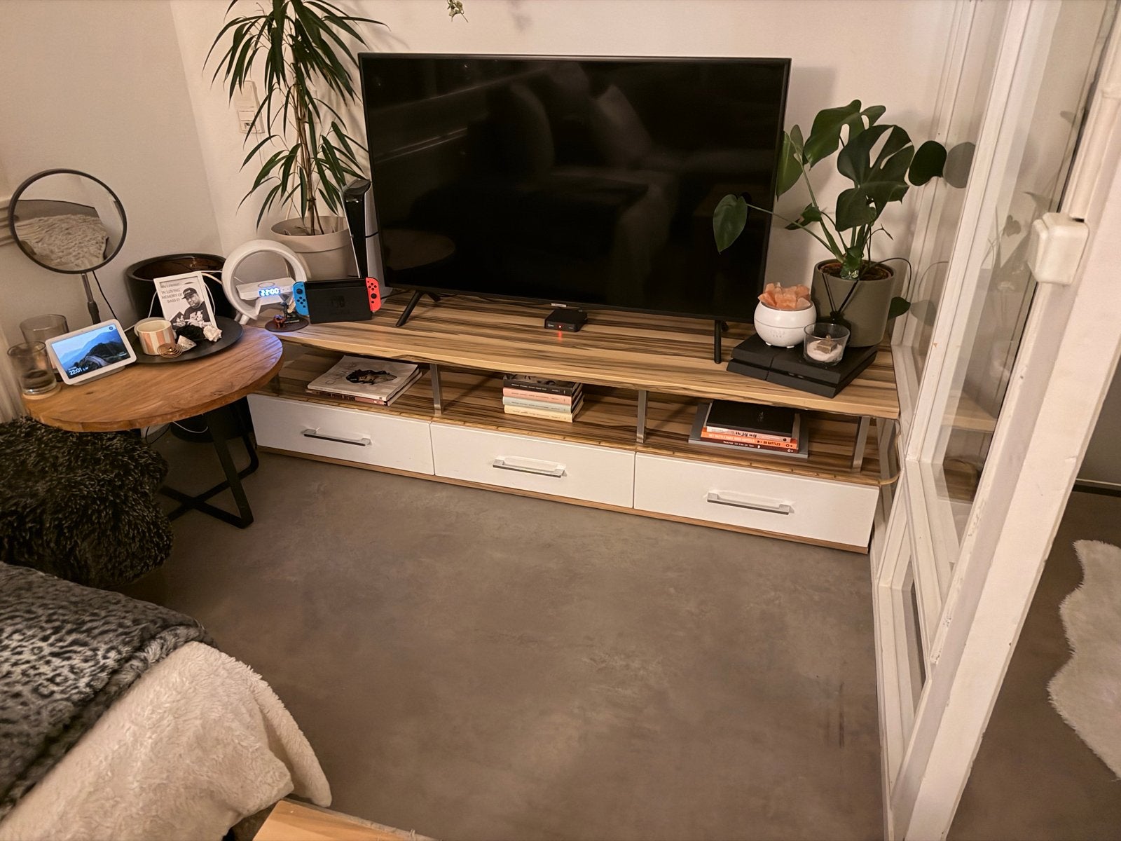 Gratis Moderne TV-meubel met opbergruimte, Huis en Inrichting, Ophalen, 100 tot 150 cm, Zo goed als nieuw, Minder dan 100 cm