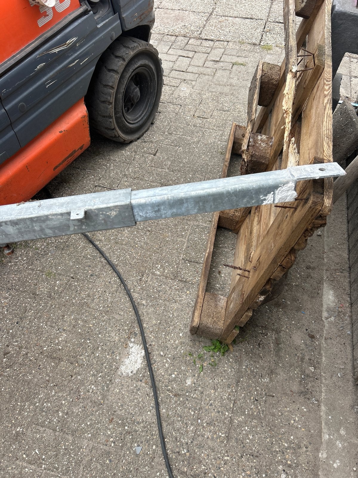 Metalen balk/profiel - Gegalvaniseerd, Doe-het-zelf en Verbouw, Metalen, Ophalen, Gebruikt, Overige metalen