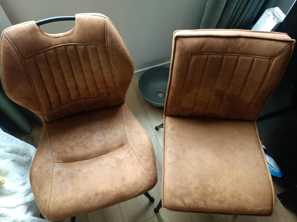 Twee cognac eettafelstoelen - Leen Bakker (o.a. Owen), Huis en Inrichting, Ophalen, Gebruikt, Twee, Stof