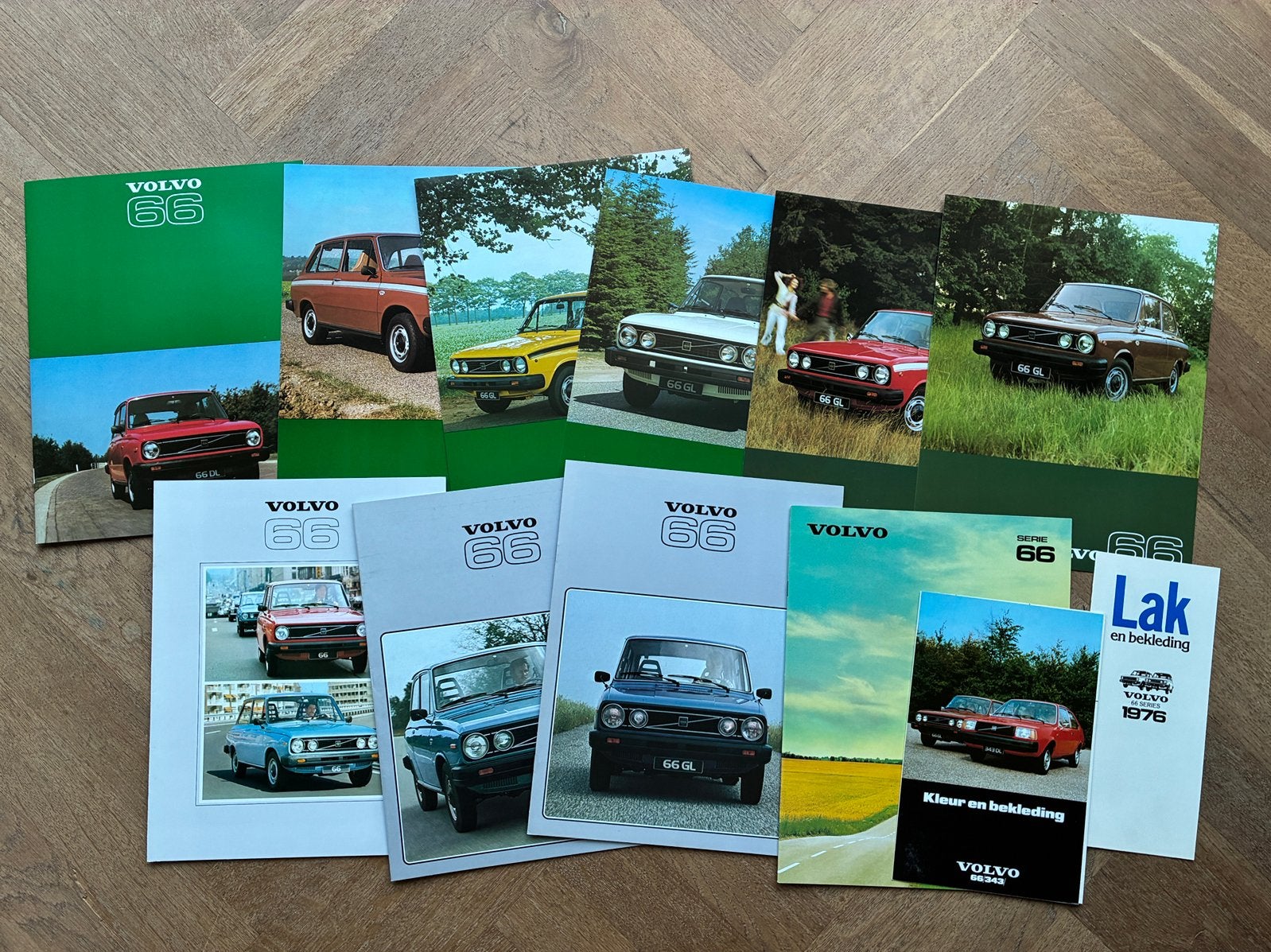 Volvo 66 brochures - 12 stuks, Verzenden, Zo goed als nieuw, Volvo