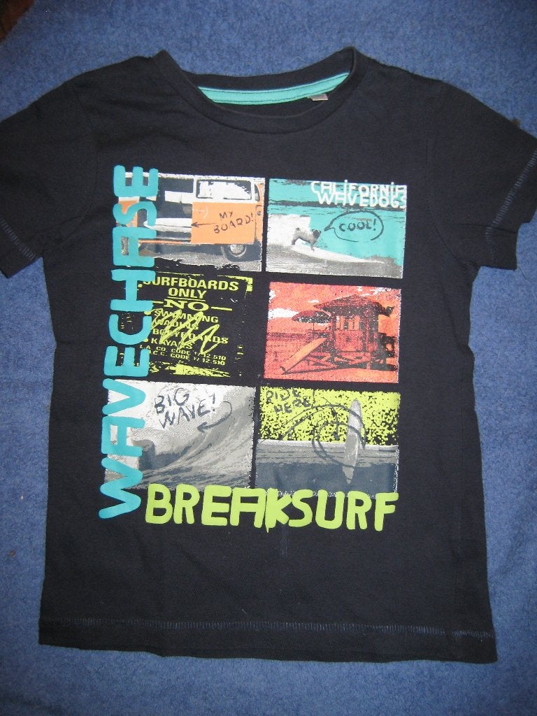 Zwart T-shirt, 104, Division (390), Ophalen of Verzenden, Zo goed als nieuw, Jongen, Shirt of Longsleeve
