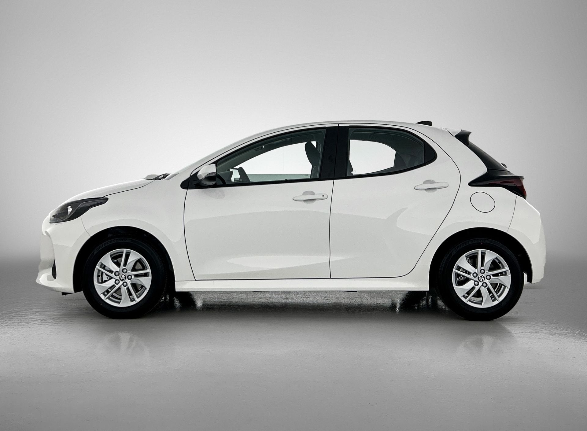 Toyota Yaris 1.5 Hybrid 115 Active - Snel Leverbaar -, Euro 6, Wit, Bedrijf, Hybride Elektrisch/Benzine
