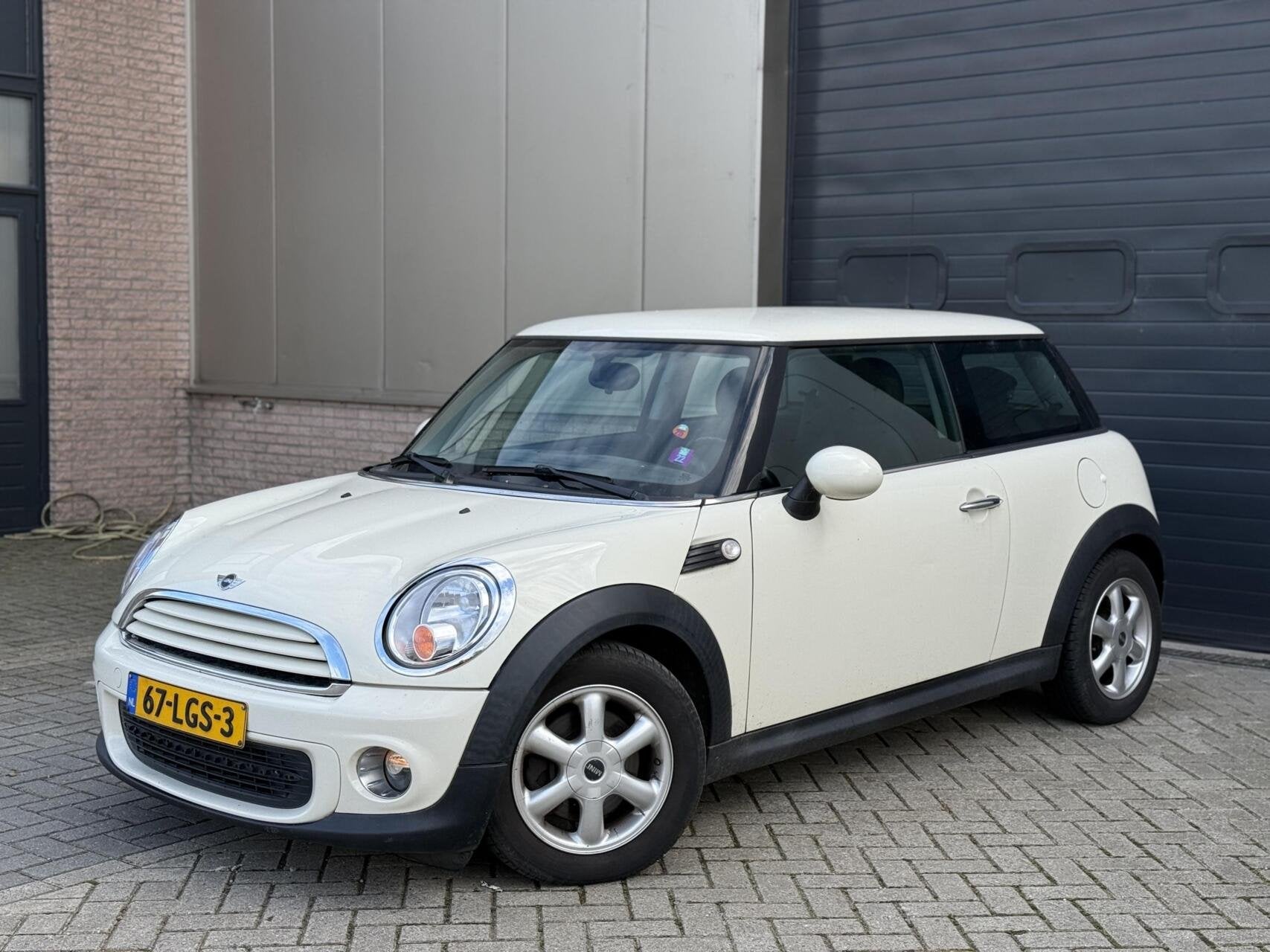 Mini 3-Deurs 1.6 One MINIMALIST Business Line Airco/Cruise, Auto's, Voorwielaandrijving, Euro 5, Navigatiesysteem, 4 cilinders